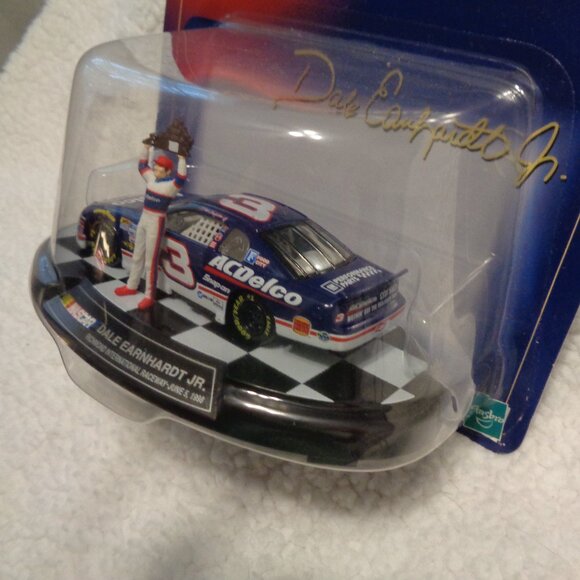 Dale Earnhardt Jr #3 Winner's Circle Victory Celebrations Richmond 1/43 AC Delco - Picture 5 of 9